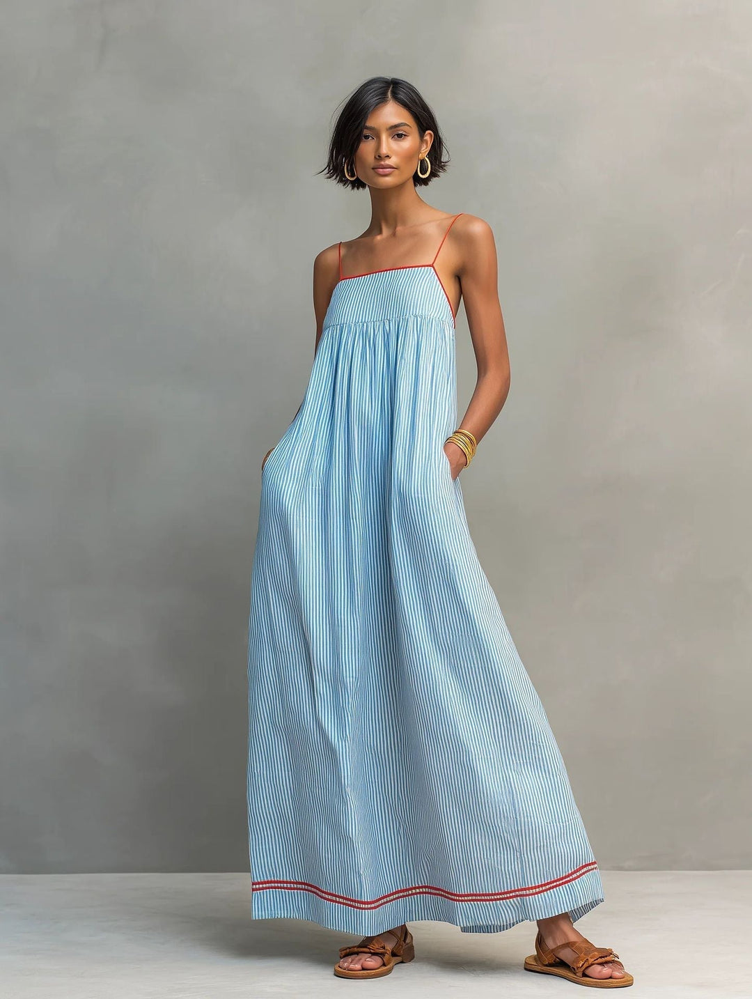 Vestido largo de rayas finas para mujer, un estilo fresco y casual, ideal para la playa y días de verano.