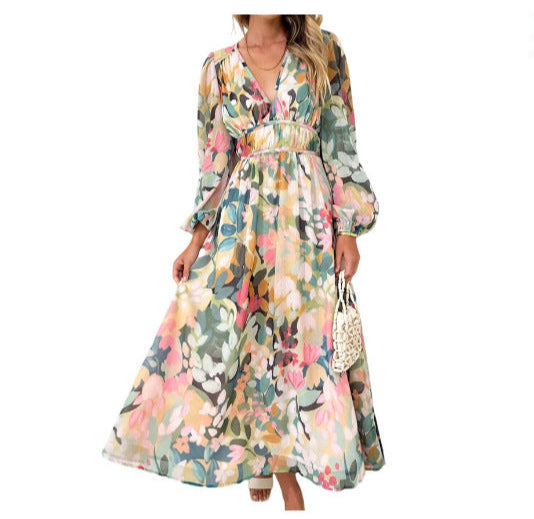 Vestido midi de mujer con estampado floral. Escote cruzado y diseño con vuelo. Estilo casual y chic.