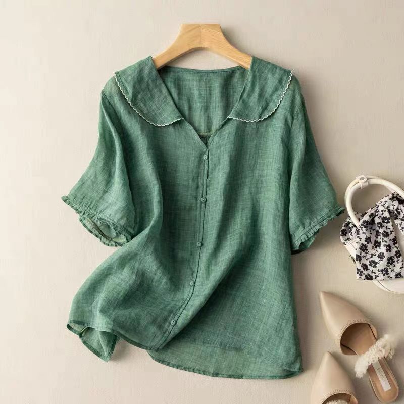 Top camisero elegante para mujer, prenda versátil ideal para moda femenina casual de verano.