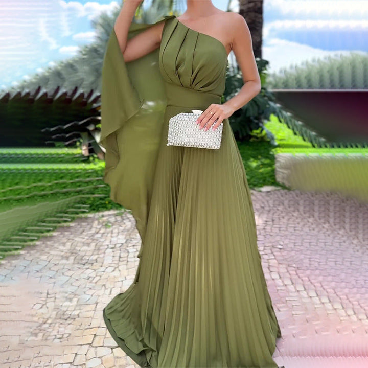 Invitada de boda con un vestido de fiesta verde, elegante y moderno, listo para cualquier evento de gala.
