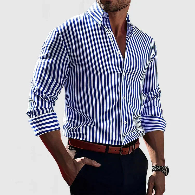 Camisa de hombre entallada con rayas verticales. Estilo moderno y elegante.