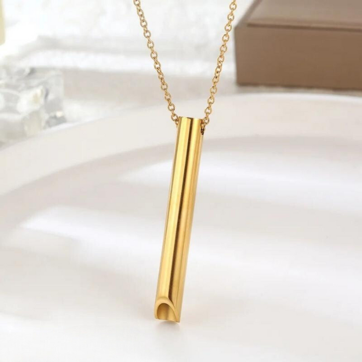 Elegante collar metálico para terapia de respiración. Ayuda efectiva para dejar de fumar y manejar la ansiedad.