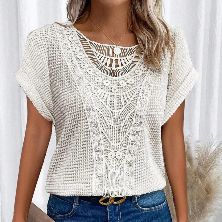 Camisa ligera Paula de mujer con encaje. Blusa bohemia elegante, ideal para verano y ropa casual femenina.