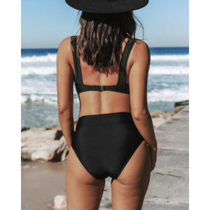 Bikini elegante para mujer, dos piezas con top triángulo y braguita de cintura alta. Ideal verano.