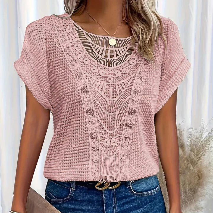 Top corto Paula de mujer con encaje, ideal para el verano. Blusa ligera y femenina, perfecta para moda casual.