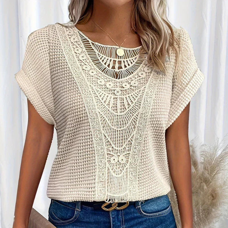 Top Paula elegante de mujer con finos detalles de encaje floral. Estilo bohemio chic, ideal para verano.