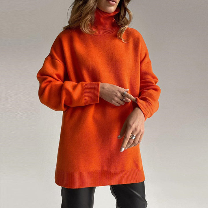 Jersey cuello alto mujer elegante con abertura lateral, ideal para otoño. Moda femenina.