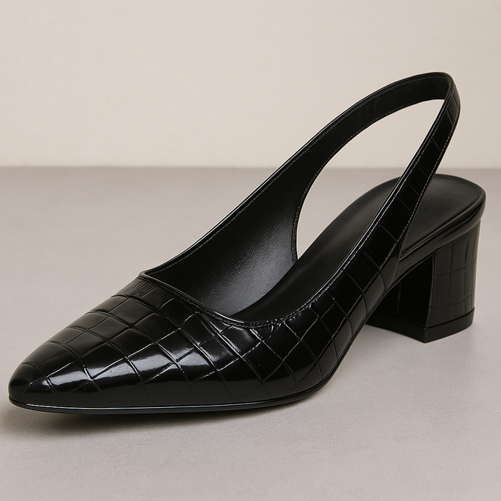 Elegantes zapatos de tacón para mujer, con punta afilada, realzan cualquier atuendo formal.