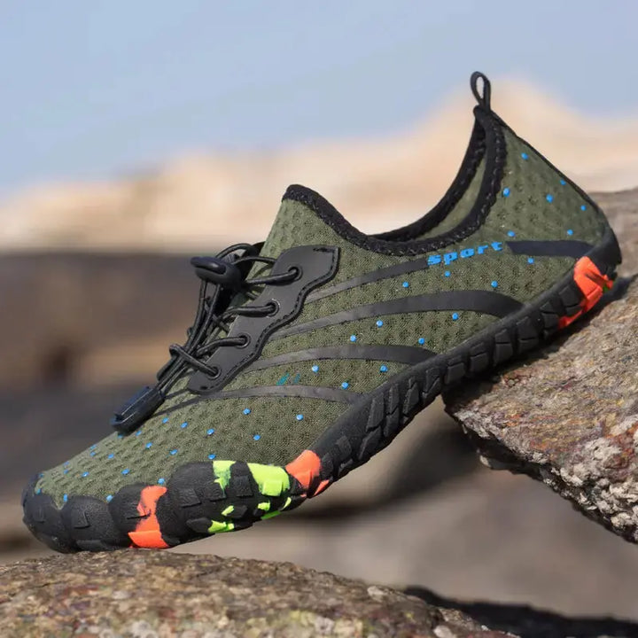 Calzado barefoot TERRATOES unisex, ideal para senderismo y aventura. Proporciona protección y una sensación natural.