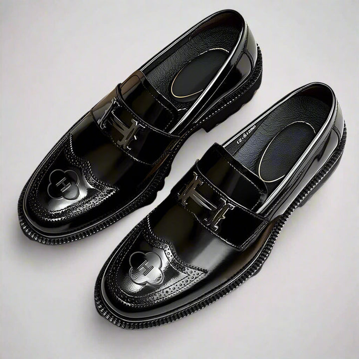 Zapatos clásicos de hombre que ofrecen comodidad duradera y versatilidad. Calzado formal para un look distinguido.