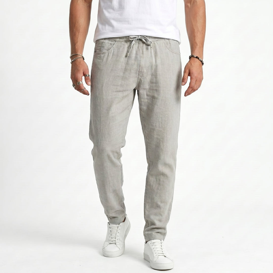 Pantalones de lino transpirables para hombre, ideales para el verano. Estilo casual y cómodo en la playa.