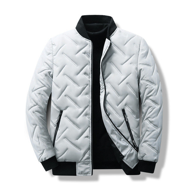 Chaqueta bomber de hombre moderna y casual. Perfecta para primavera y otoño. Disponible en blanco, verde, negro.