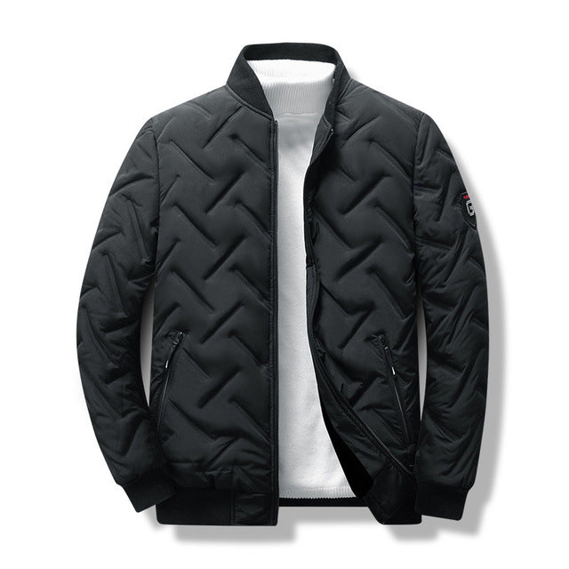 Chaqueta bomber de hombre, look moderno. Colores blanco, verde, negro. Ideal para un estilo casual de otoño.