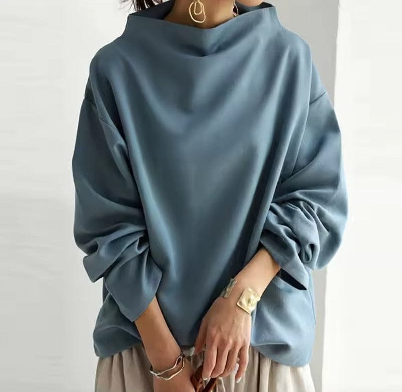 Blusa holgada de mujer, manga larga y cuello caja. Ropa cómoda y versátil para un look casual de otoño.