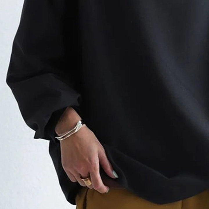 Blusa mujer manga larga, cuello caja. Estilo relajado y versátil, perfecta para ropa cómoda y casual de día.