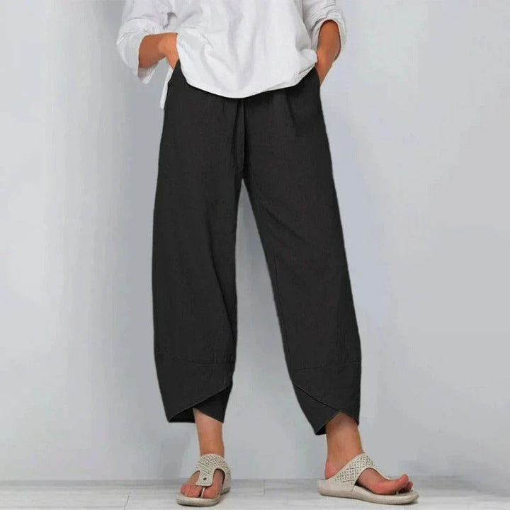 Pantalón cropped de mujer, ancho y con cintura elástica. Diseño moderno para un look casual y con estilo.