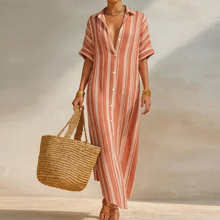 Mujer luciendo vestido camisero maxi de rayas, con botones y manga corta. Ideal para un look de verano cómodo.