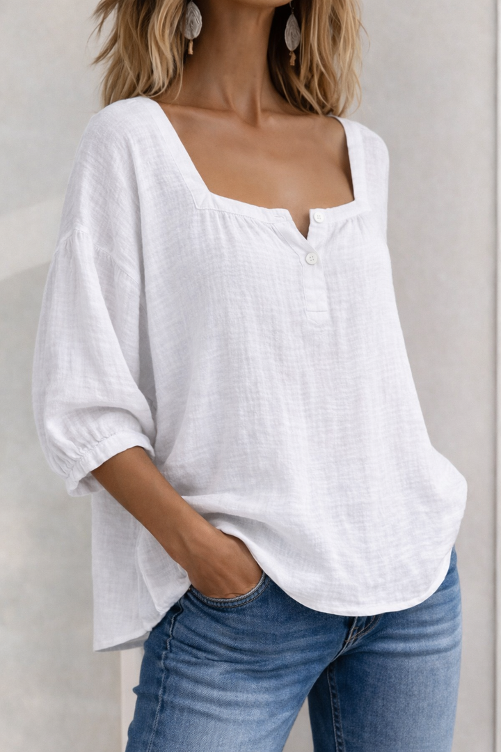 Blusa de mujer versátil con cuello cuadrado y mangas 3/4. Perfecta para primavera y eventos casuales.
