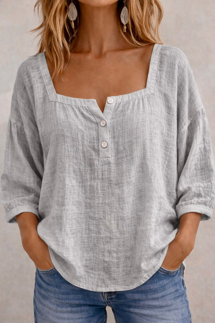 Estilo diario: Blusa de mujer cómoda con cuello cuadrado y mangas 3/4, un must-have de primavera.