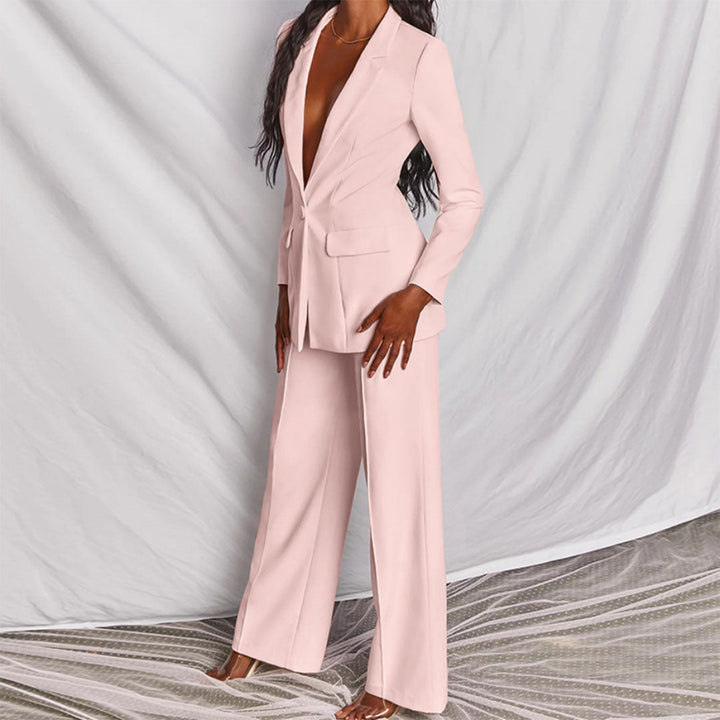 Look oficina: traje chaqueta mujer con blazer entallada y pantalón palazzo. Ropa formal femenina.