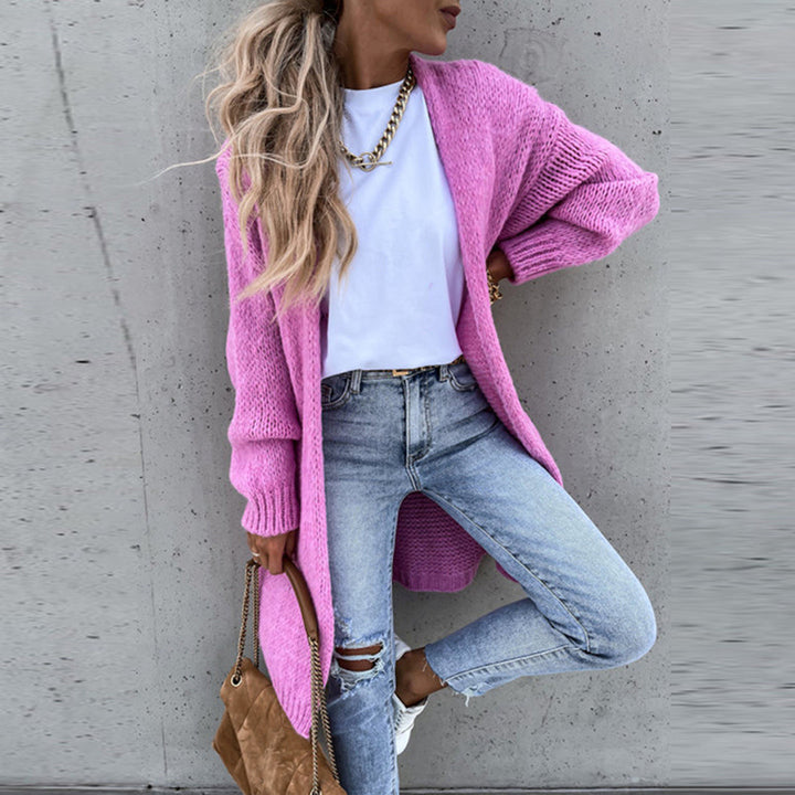 Moda de invierno: cárdigan largo y cómodo para mujer. Estilo atemporal y versátil.