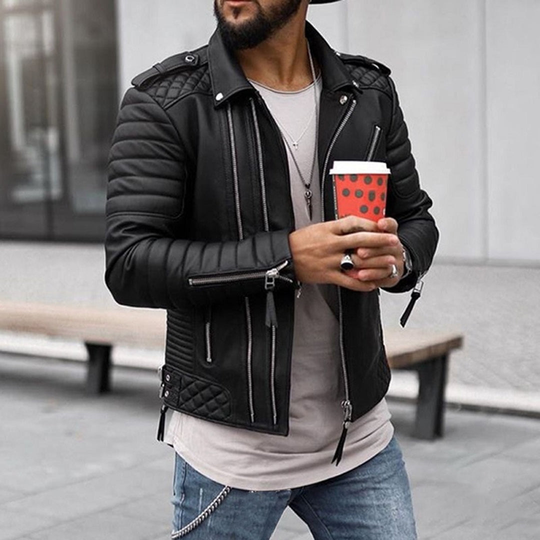 Cazadora biker robusta para hombre, estilo atrevido de invierno con cremalleras. Moda masculina casual.