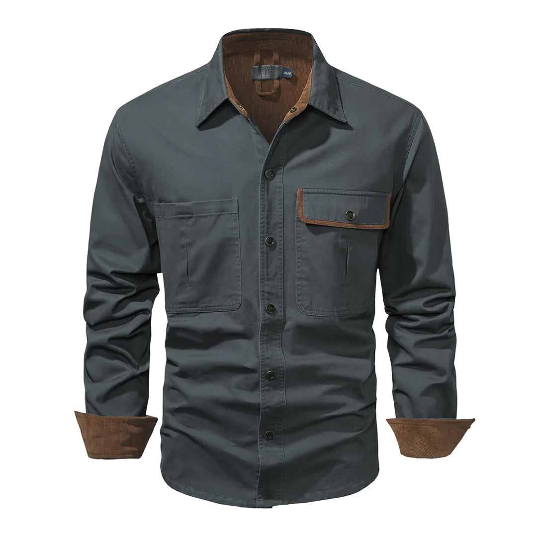 Camisa negra de hombre con puños grises de contraste, diseño moderno y versátil para moda masculina.
