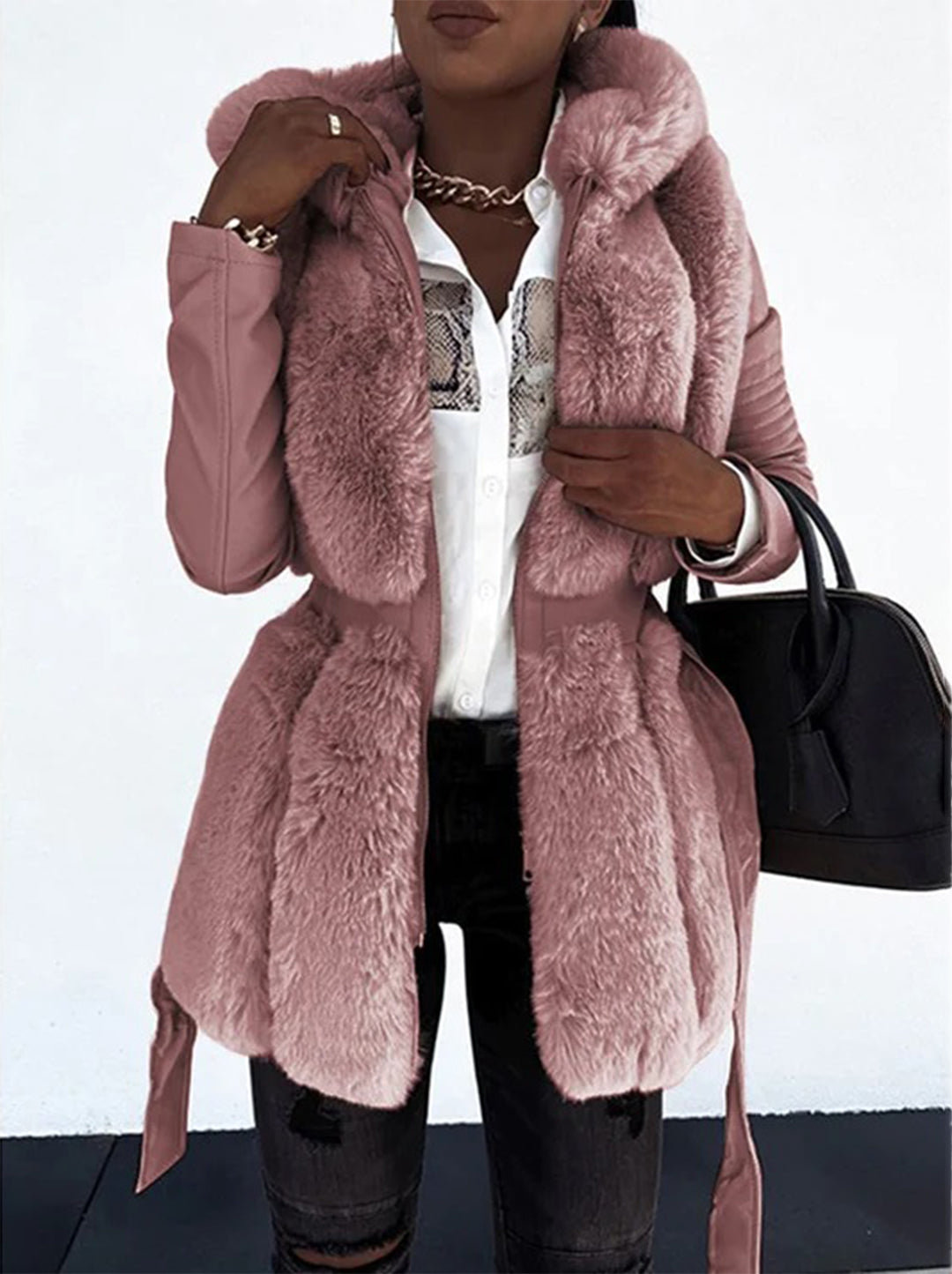 Chaqueta de invierno para mujer, largo medio. Estilo moderno para looks casuales y formales.