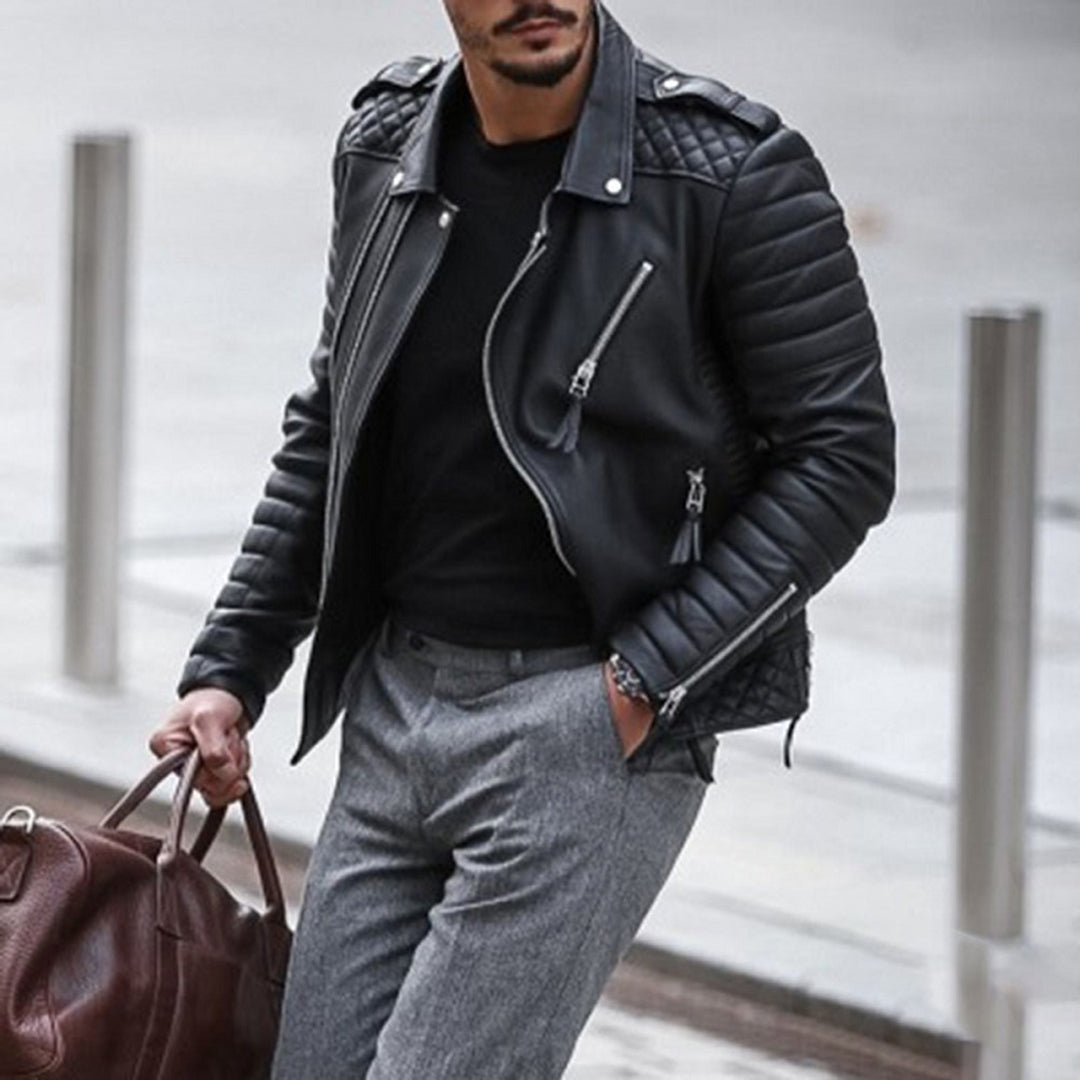 Moda invernal masculina: cazadora biker robusta para hombre. Chaqueta atrevida con estilo casual y moderno.