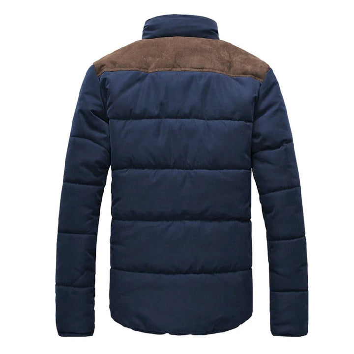 Chaqueta ligera y acolchada de hombre, estilo casual y elegante. Comodidad para el otoño.