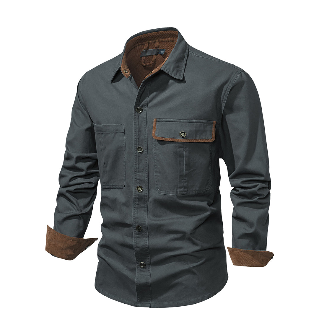 Camisa gris oscuro de manga larga para hombre, puños claros contrastantes, un básico versátil y formal.