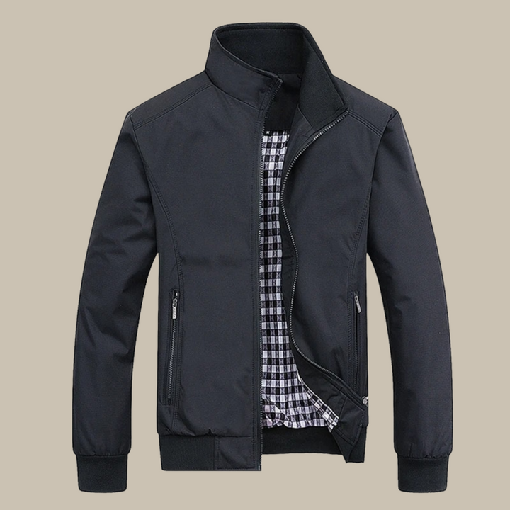 Chaqueta de hombre estilo casual, moderna y urbana. Perfecta para moda masculina de entretiempo con cremallera.