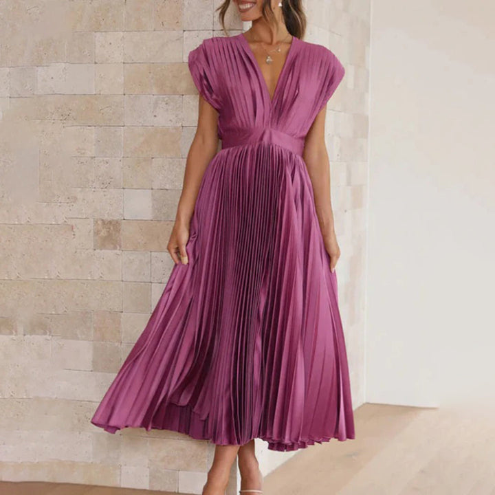 Vestido de noche plisado de verano con escote V para mujer. Estilo chic con espalda descubierta.
