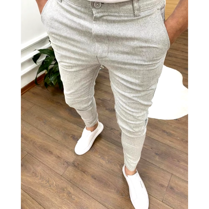 Pantalón de vestir cómodo hombre, estilo profesional y elegante, ideal para jornadas largas en la oficina.
