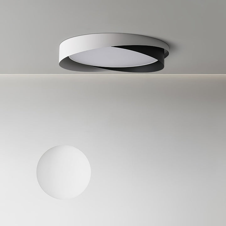 Luminaria LED negra redonda, minimalista, con luz cálida para oficina moderna.