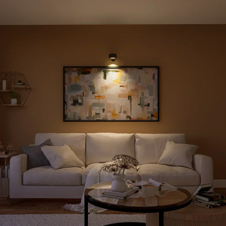 Lámpara LED spotlight inalámbrica, regulable, rotativa 360°, recargable USB, ideal para pared.