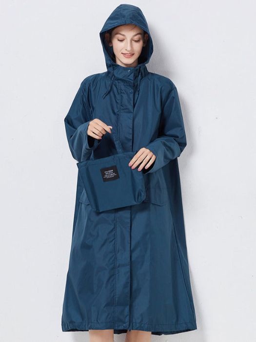 Cortavientos impermeable elegante para mujer. Protege de lluvia y viento con moda y estilo casual.