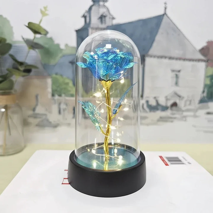 Elegante lámpara LED rosa en cúpula de cristal, perfecta como centro de mesa o acento decorativo romántico.