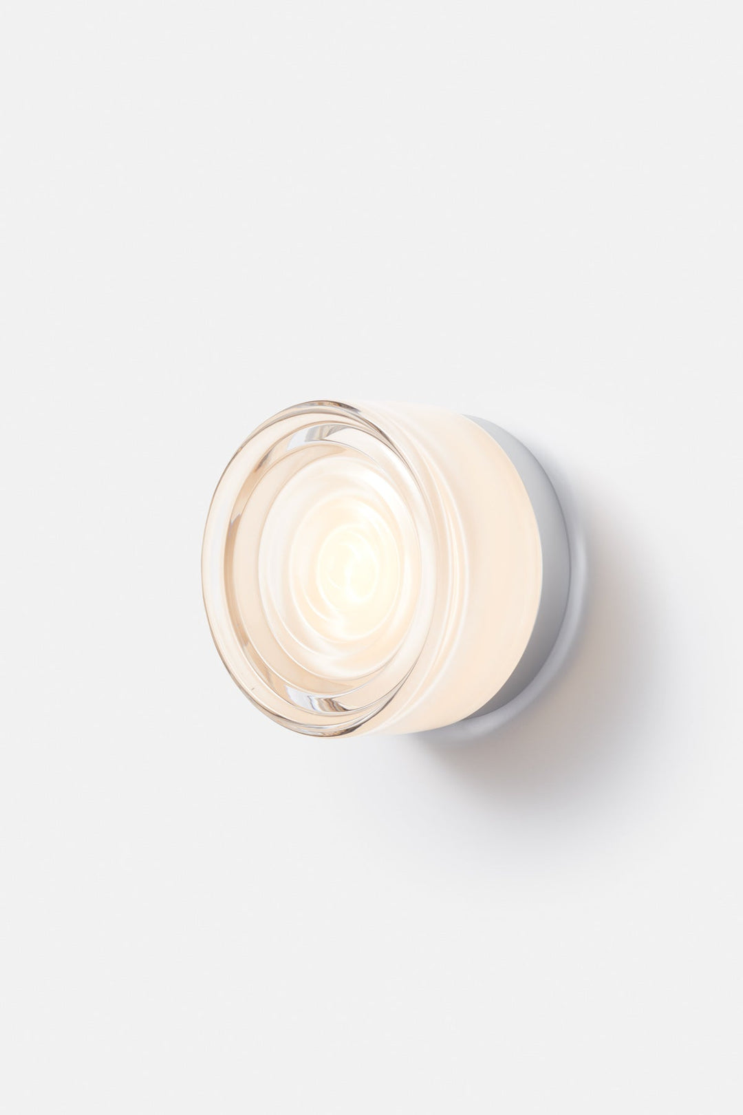 Aplique LED IP65 para pared exterior, diseño moderno con brillo difuso y efecto de onda.