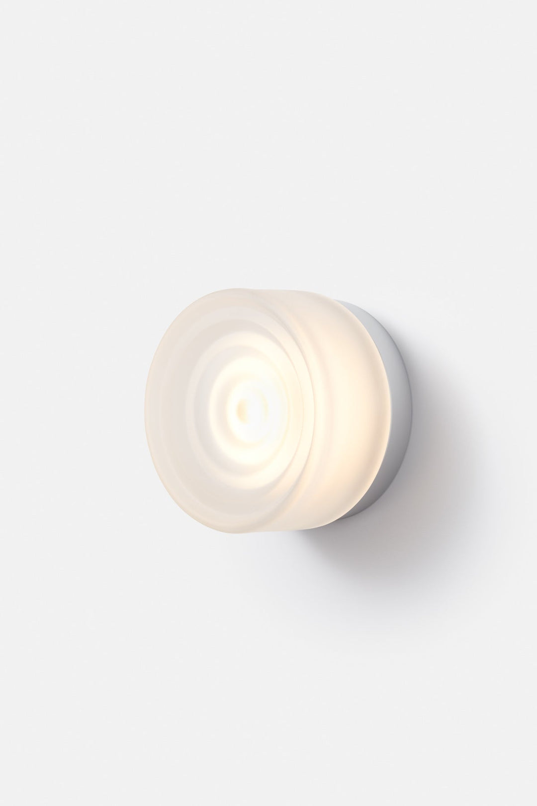 Iluminación de pared moderna LED IP65, crea un ambiente acogedor con su brillo ondulado.