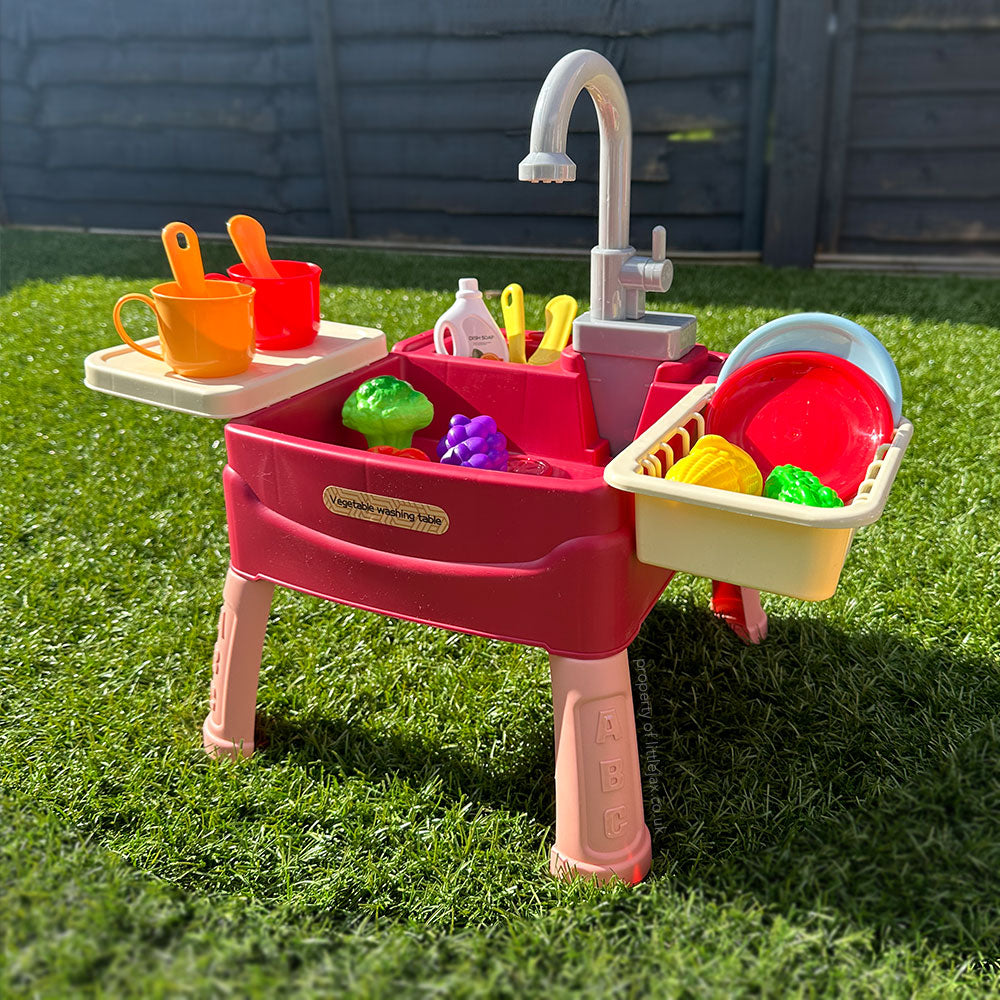 Fregadero de juguete infantil con grifo recirculante, ideal para juegos de agua sin derrames. Actividad educativa para niños.