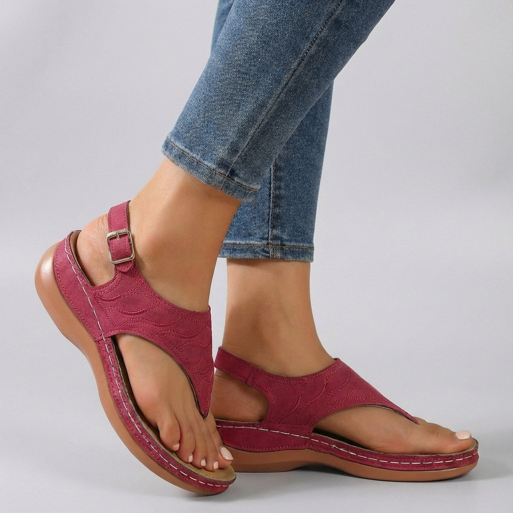 Sandalias de cuña cómodas y estables para mujer. Calzado de verano con tira al tobillo, estilo y confort.