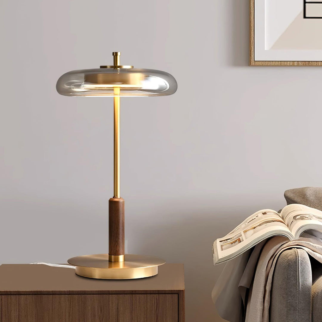 Lámpara de mesa LED, iluminación eficiente y diseño minimalista.