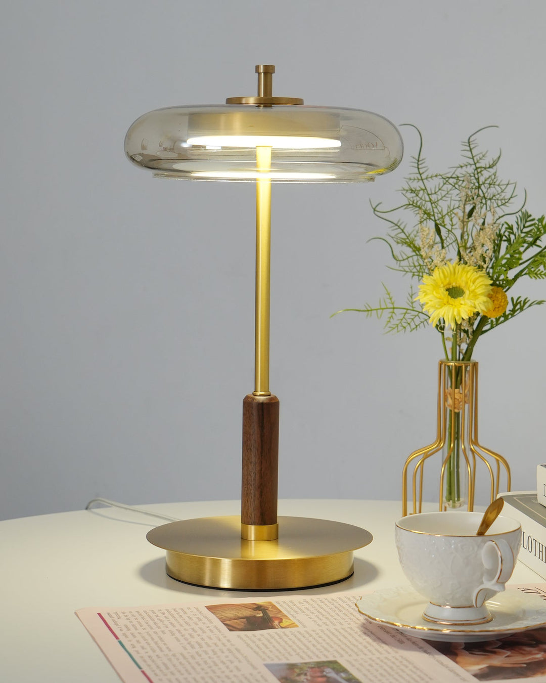 Lámpara de oficina LED, diseño sofisticado para el entorno profesional.
