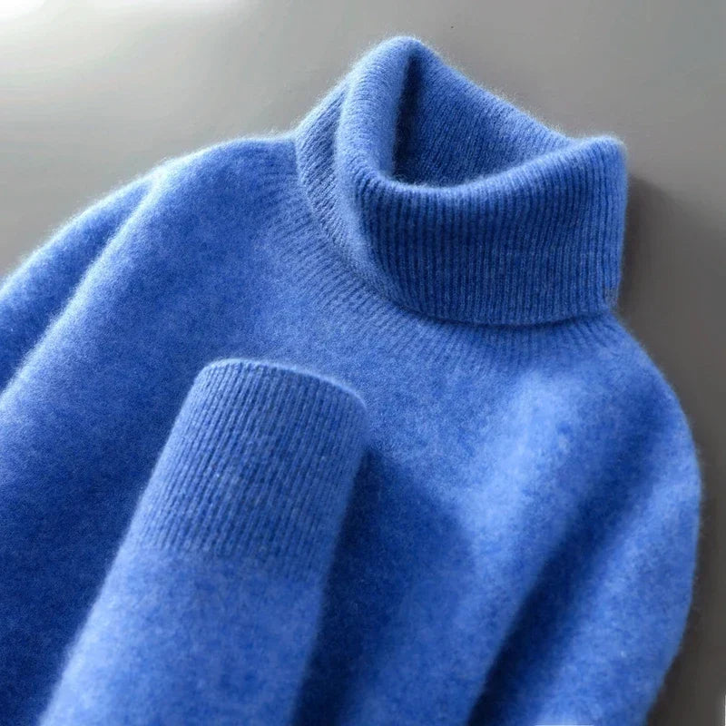 Detalle del cuello alto de jersey de lana para mujer, corte relaxed fit, ideal para otoño e invierno.