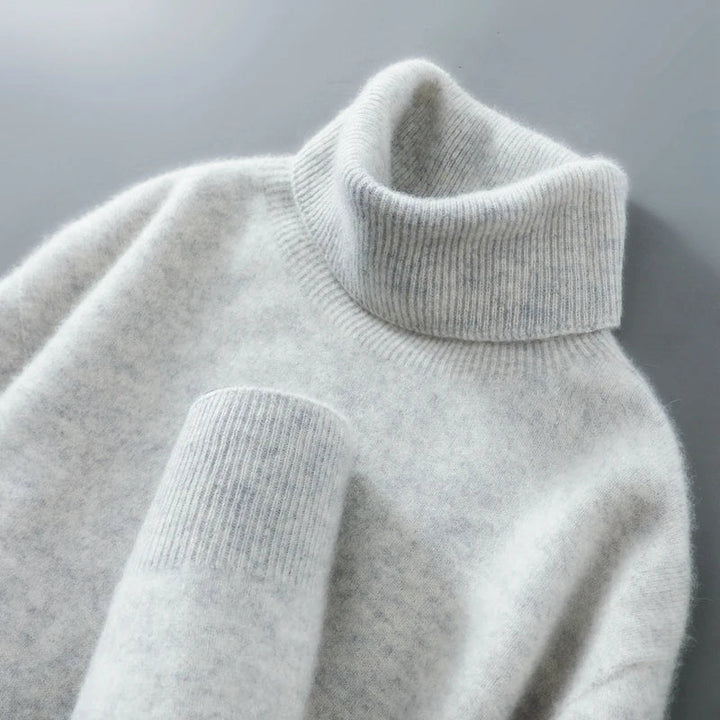 Suéter de lana cálida para mujer, cuello alto y corte relaxed fit, máxima comodidad invernal.