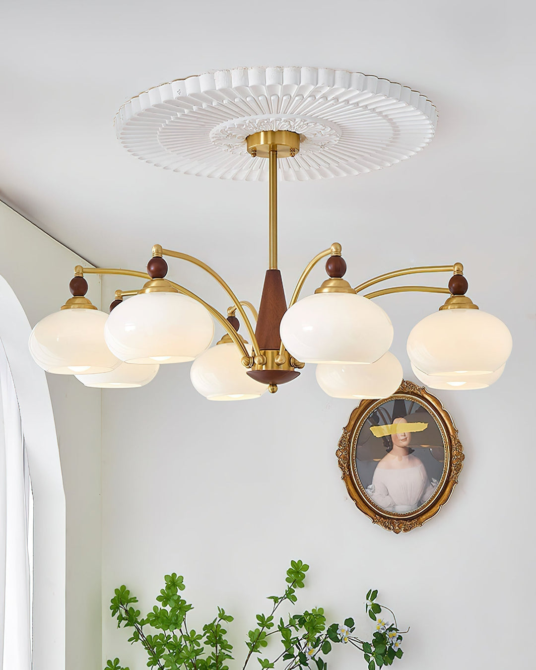 Lámpara de techo vintage, cristal opalino, ideal para crear un ambiente clásico y acogedor.