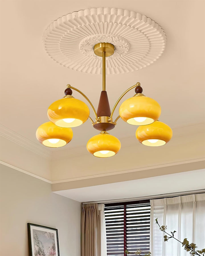 Lámpara de techo clásica, cristal opalino, crea una luz cálida y un ambiente vintage.