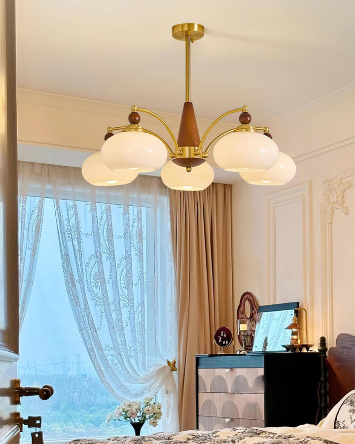 Lámpara de techo vintage, cristal opalino, elegancia clásica, luz cálida para tu hogar.