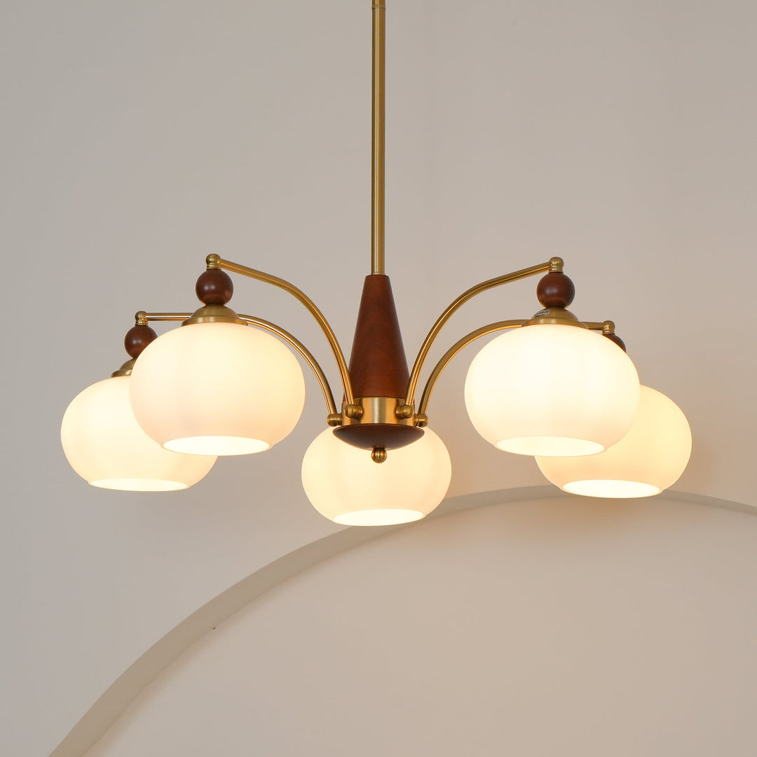 Araña de techo con cristal opalino, luminaria clásica que ilumina con estilo retro.